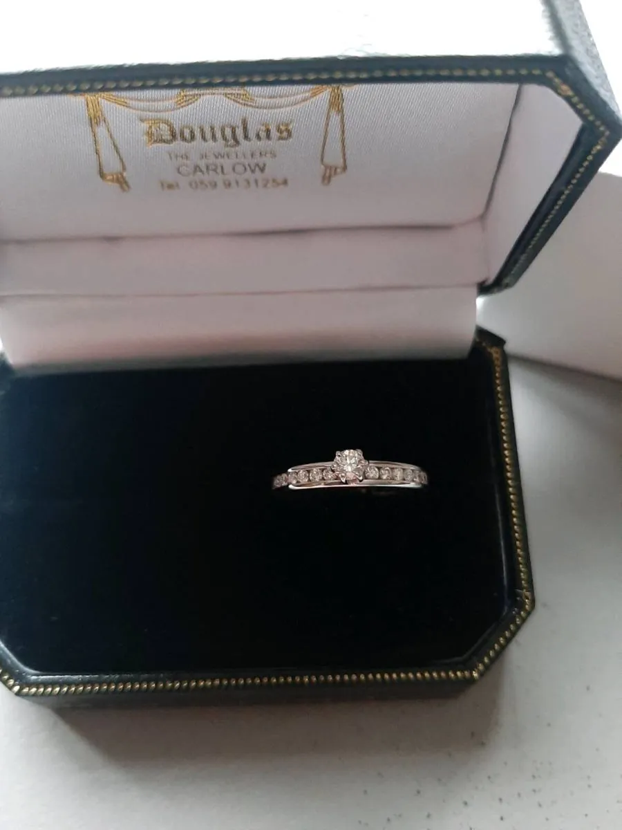 Engagement ring - Image 2