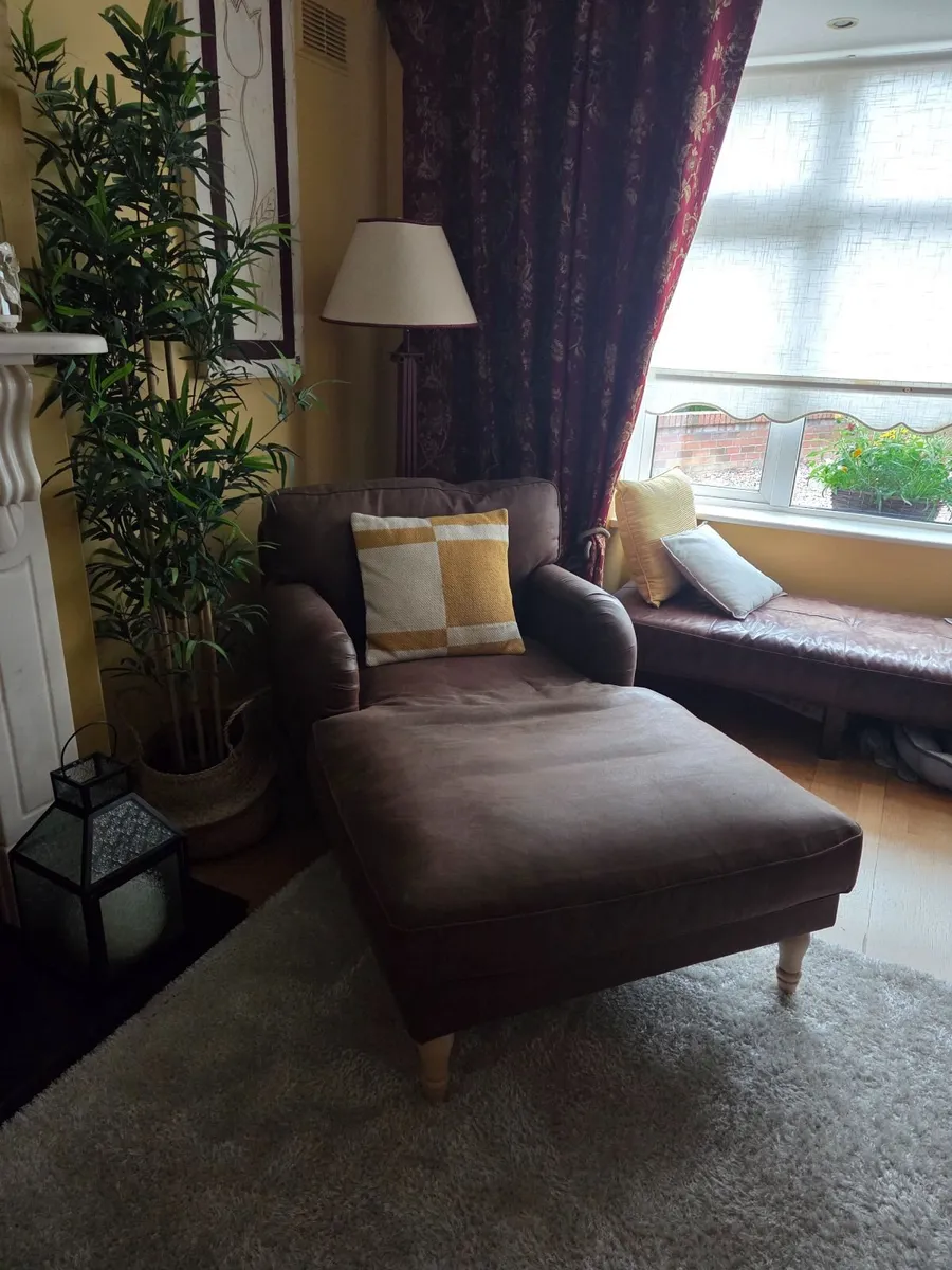 Good as new, a Soft Velvet Sofa, - Image 4