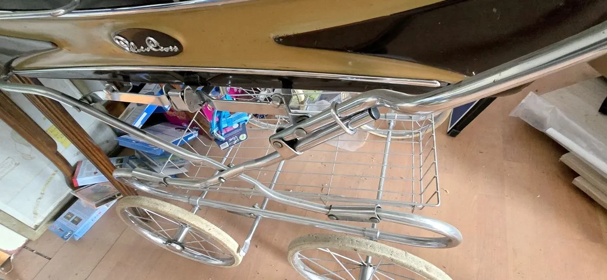 Silver cross pram - Image 2