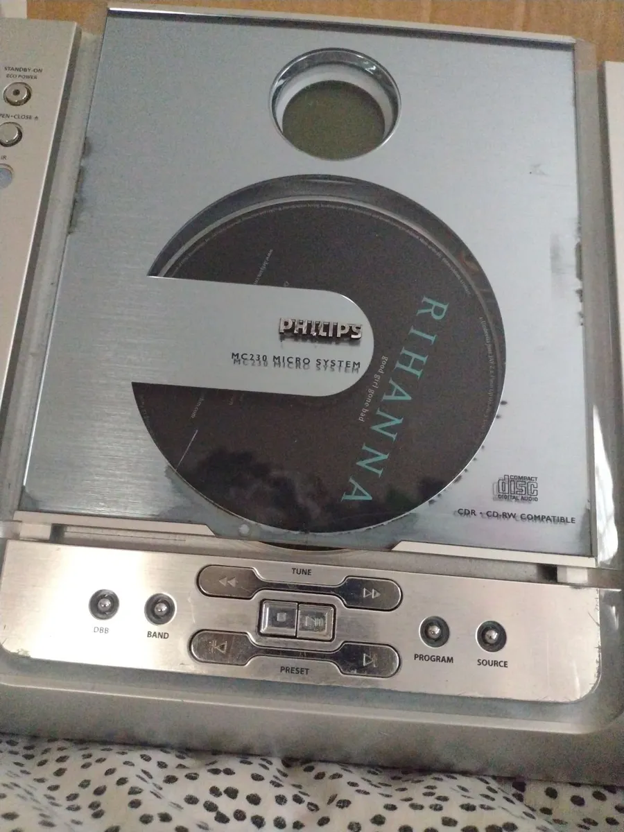 CD Radio hi-fi system with detachable speakers - Image 3