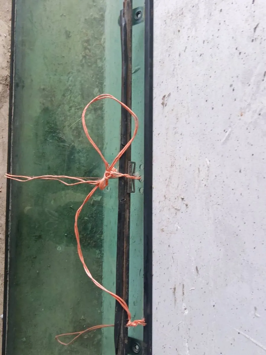 Ford super q back window - Image 2