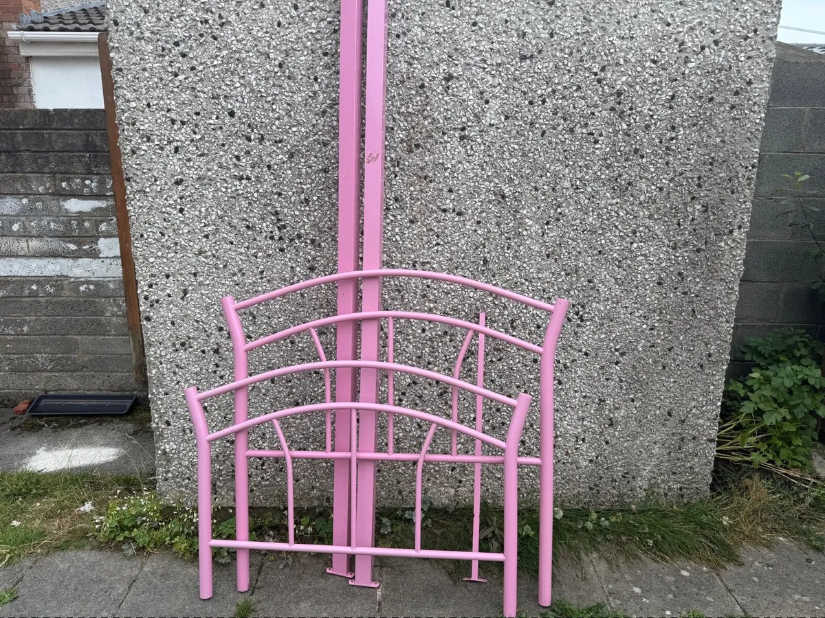 2 single beds for free - Image 1