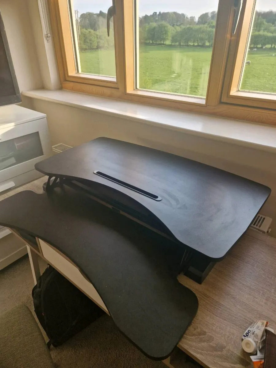 Adjustable standing desk convertor - Image 1