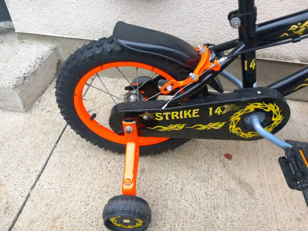 Kids strike bike size 14 inch wheels. - Image 3