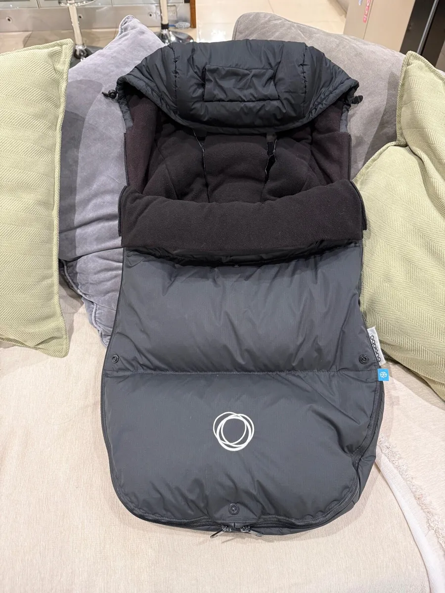 Bugaboo Black Thermolite Performance foot muff - Image 2