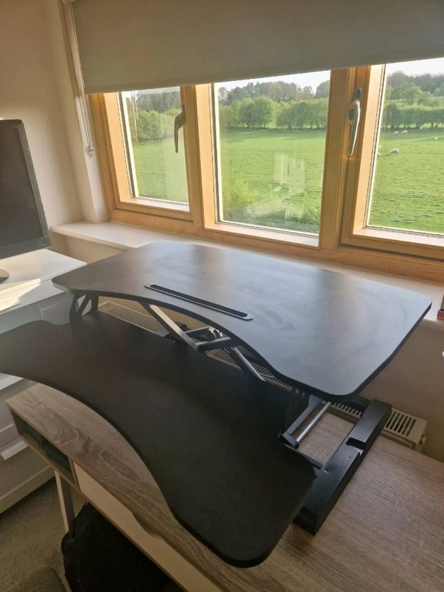 Adjustable standing desk convertor - Image 2