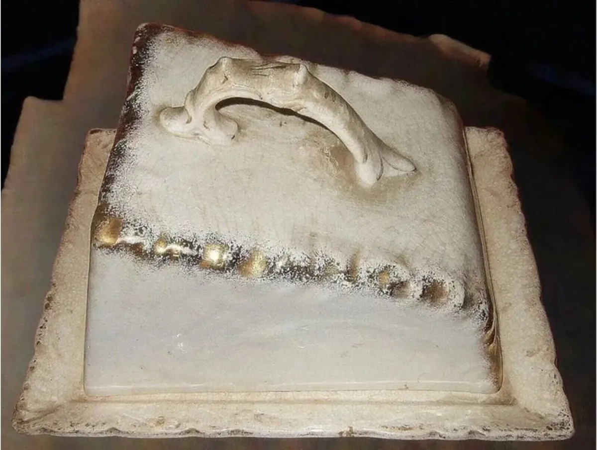 Ceramic Cheese Dish & Cover – Perfect Condition - Image 3