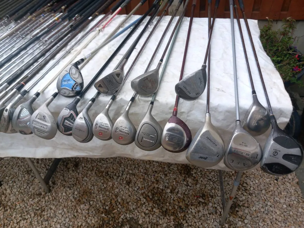 A selection of golf clubs.  Right handed clubs. - Image 3