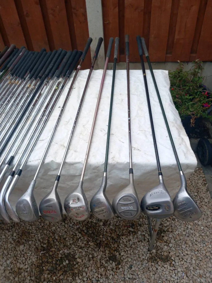 A SELECTION OF LEFT HANDED GOLF CLUBS - Image 4