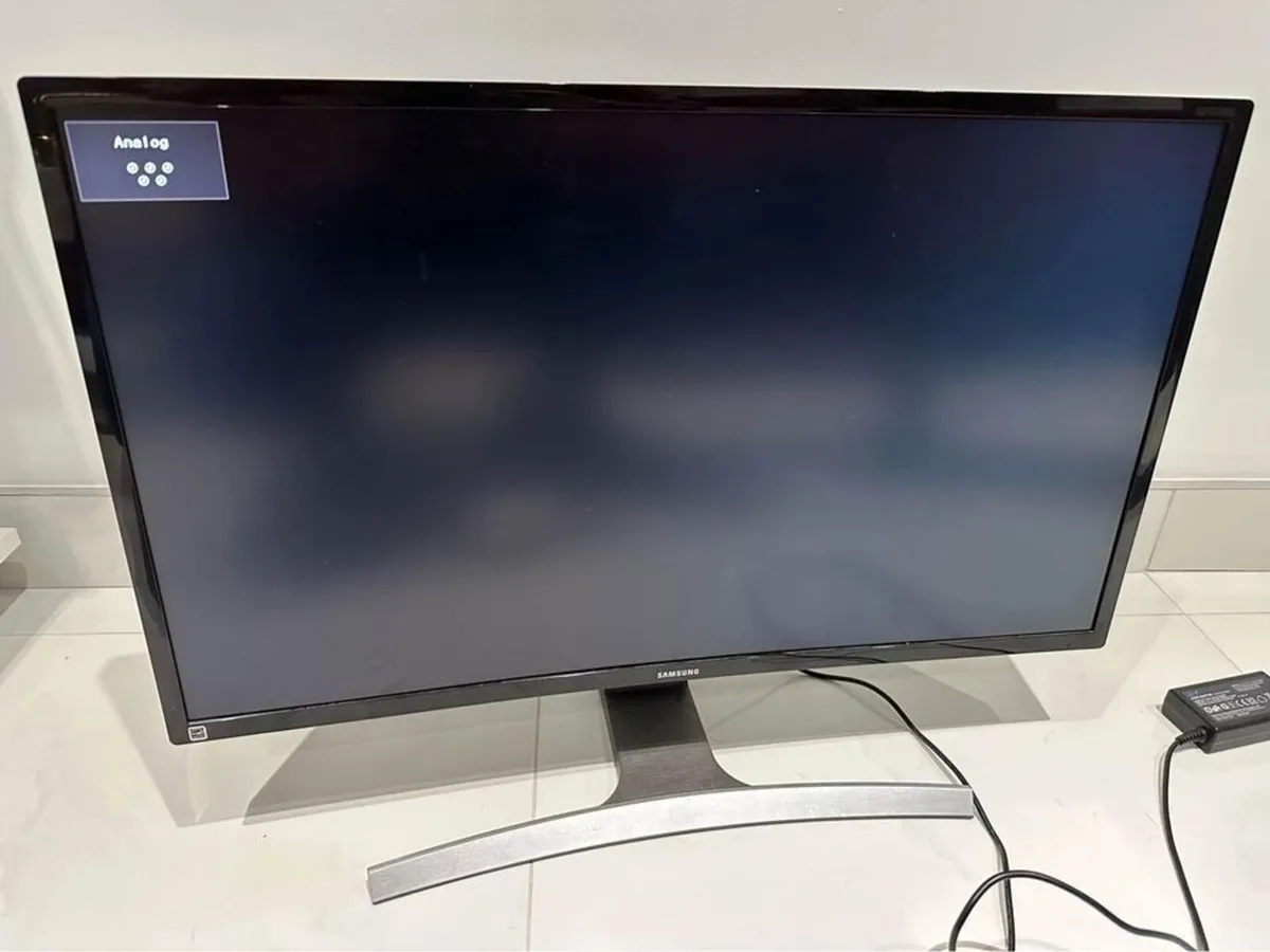 Samsung curved monitor 27 - Image 1