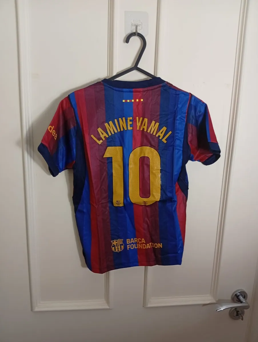 Barcelona kids football kit - Image 4