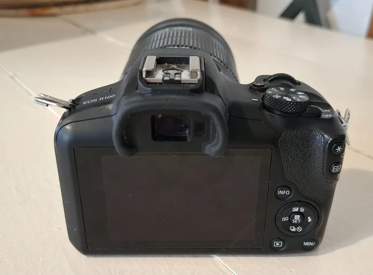 Canon R100 - Image 1