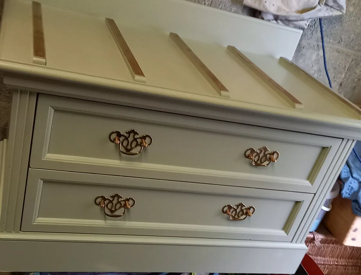 Lowboy chest of drawers - Image 3