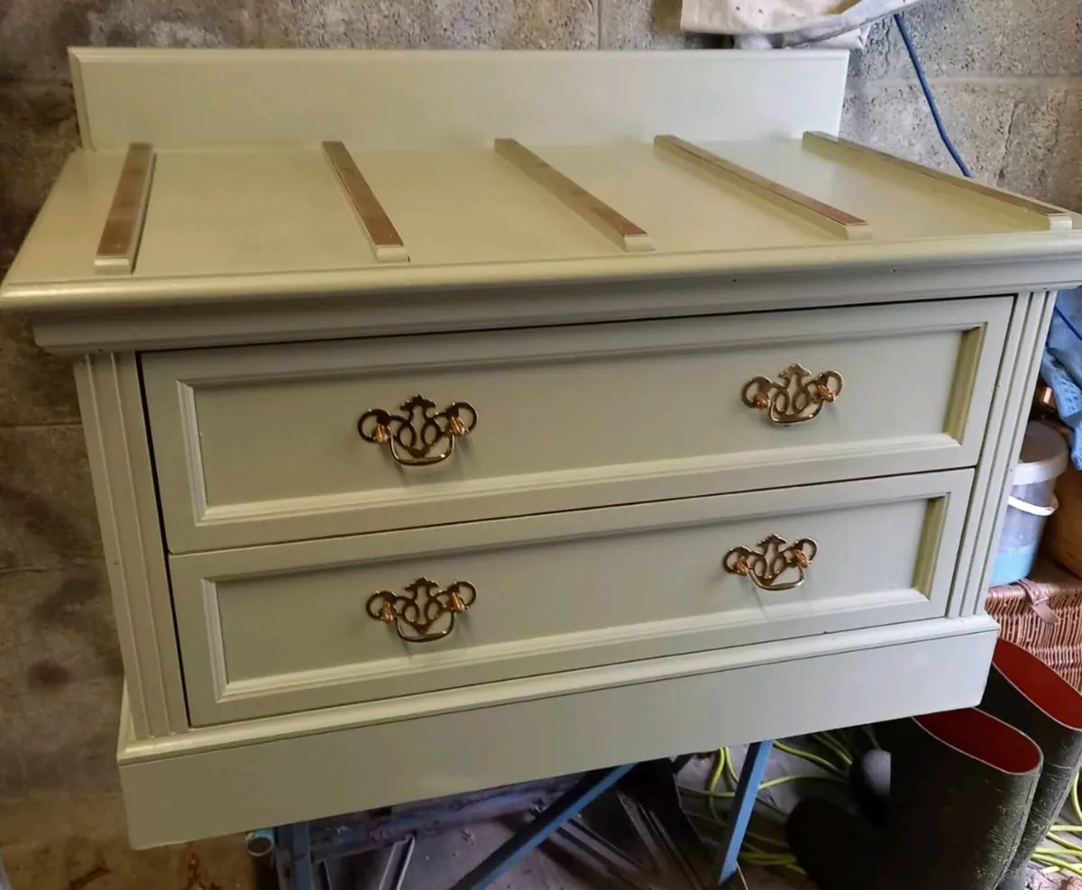 Lowboy chest of drawers - Image 4
