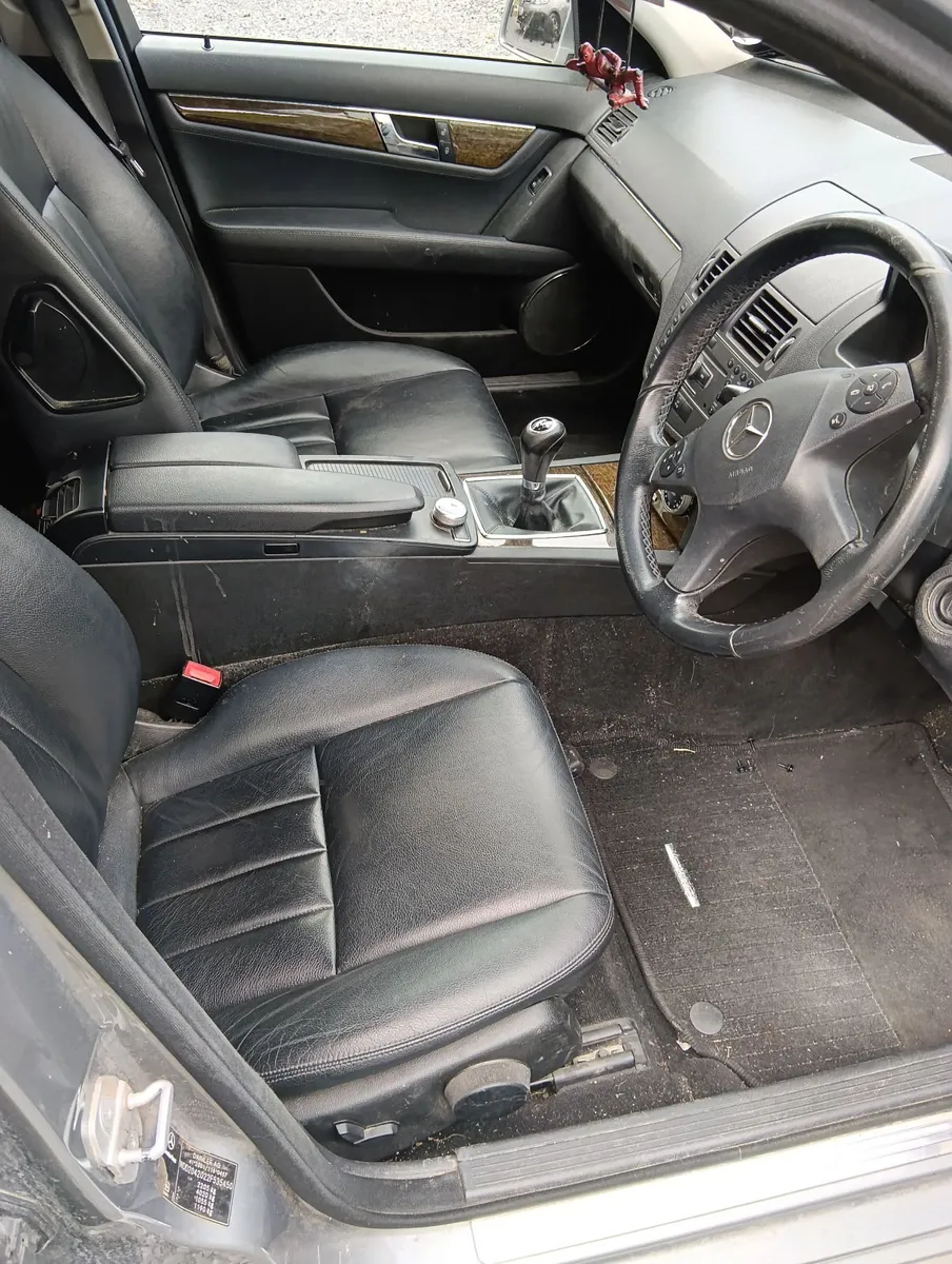 Mercedes-Benz C-Class 2010 - Image 4