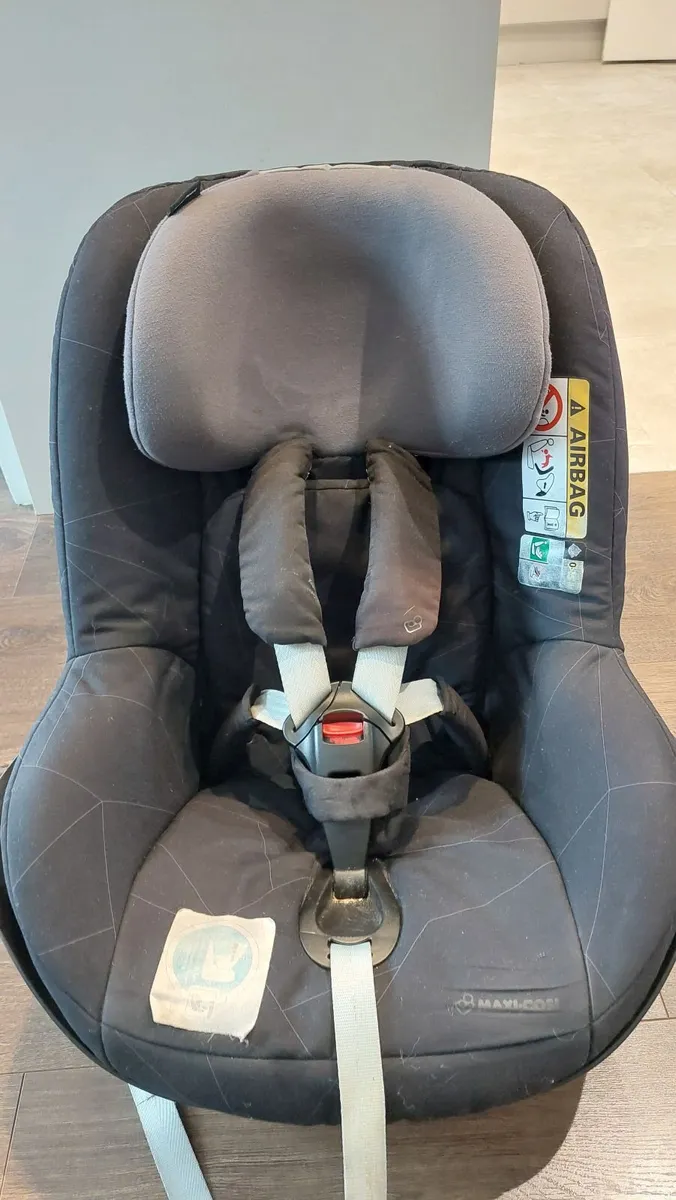 Maxi-Cosi toddler car seat PLUS isofix - Image 1