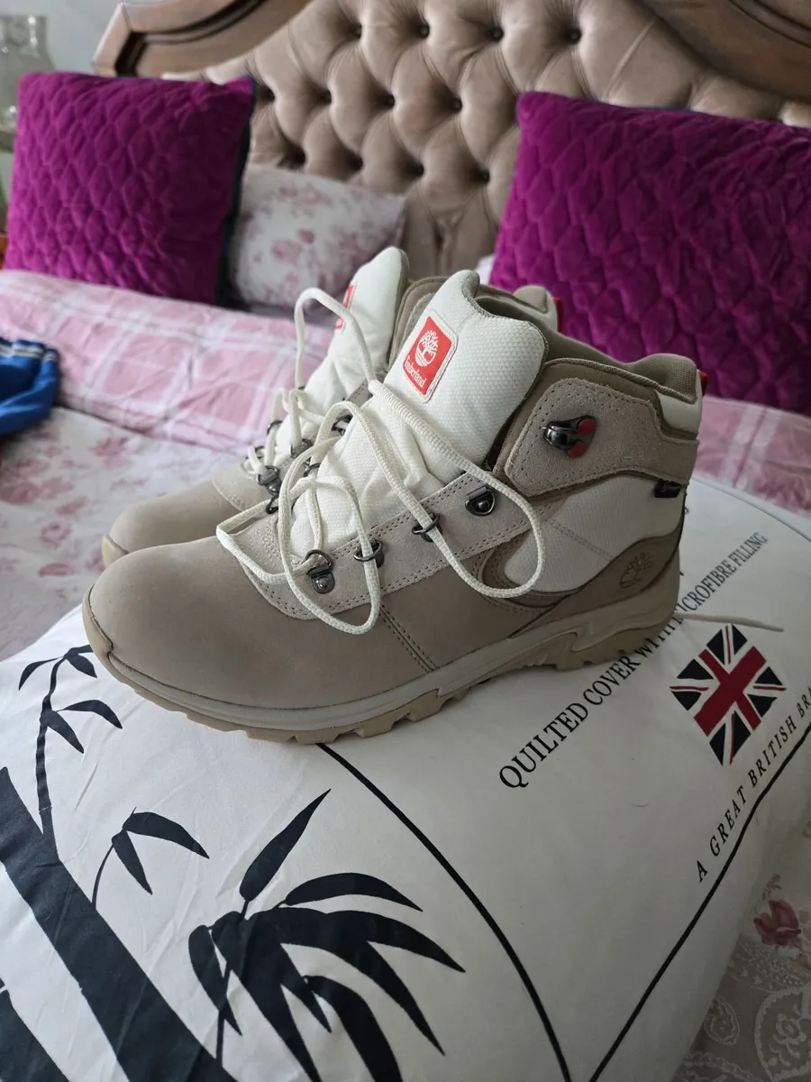 Boots - Image 3