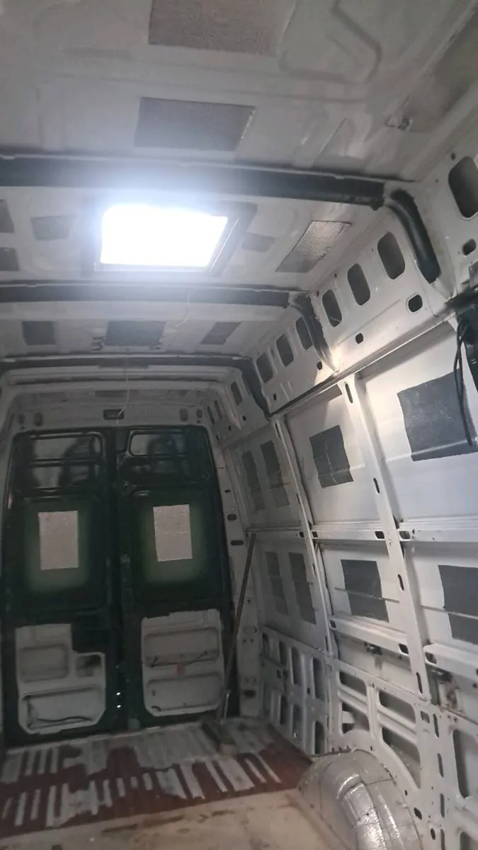 Camper van - Image 2