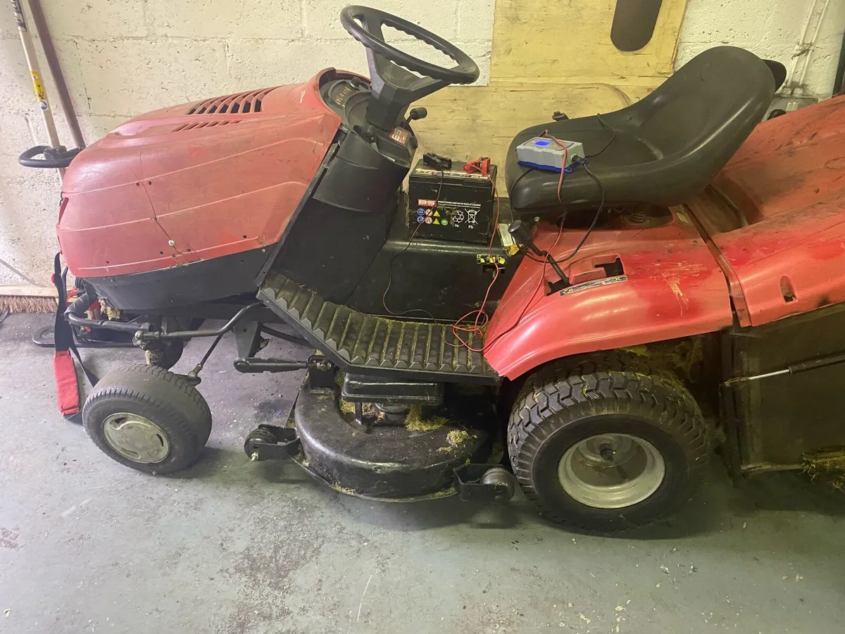 Ride on mower - Image 1