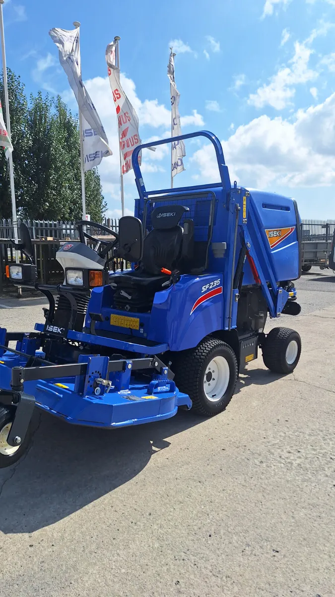 Iseki SF235 out front mower - Image 2