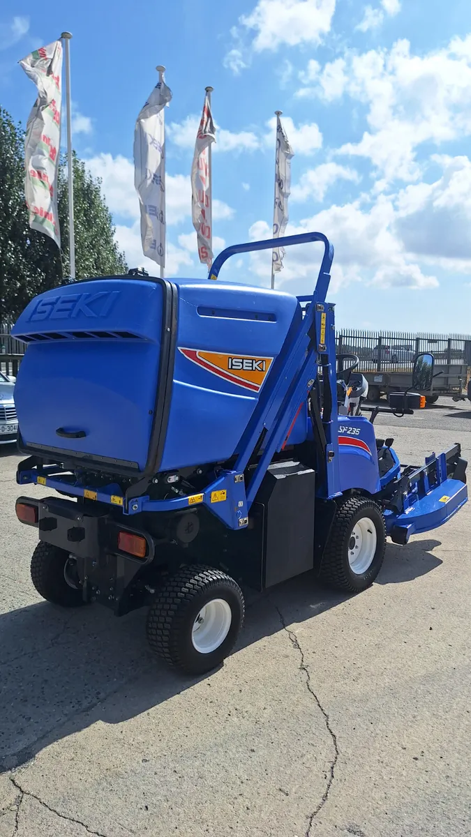 Iseki SF235 out front mower - Image 3