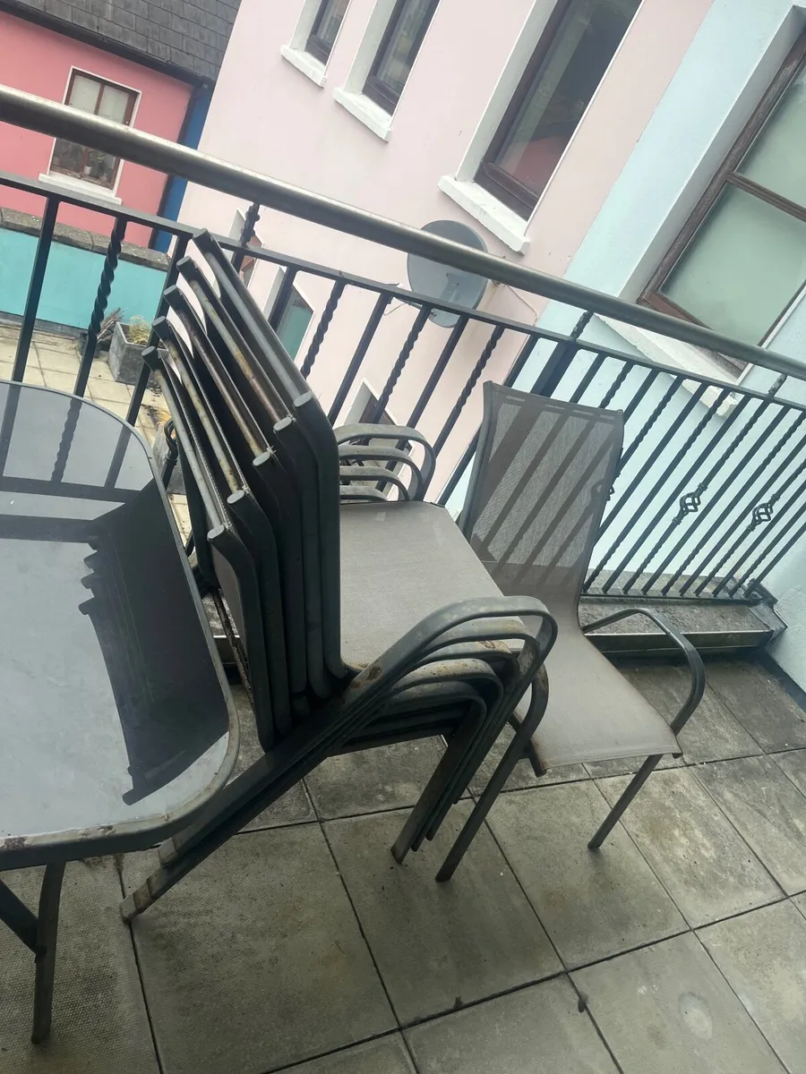 Chairs and table - Image 1
