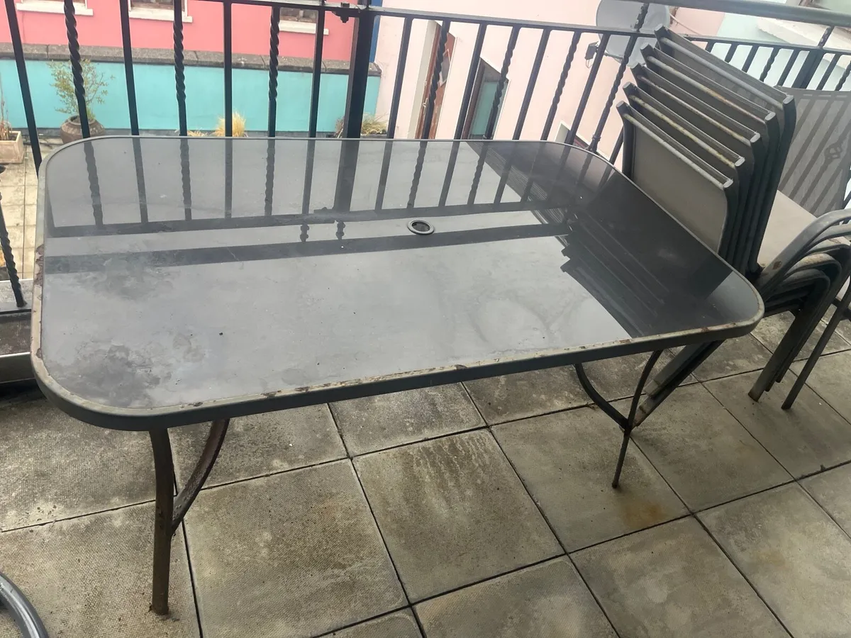 Chairs and table - Image 2