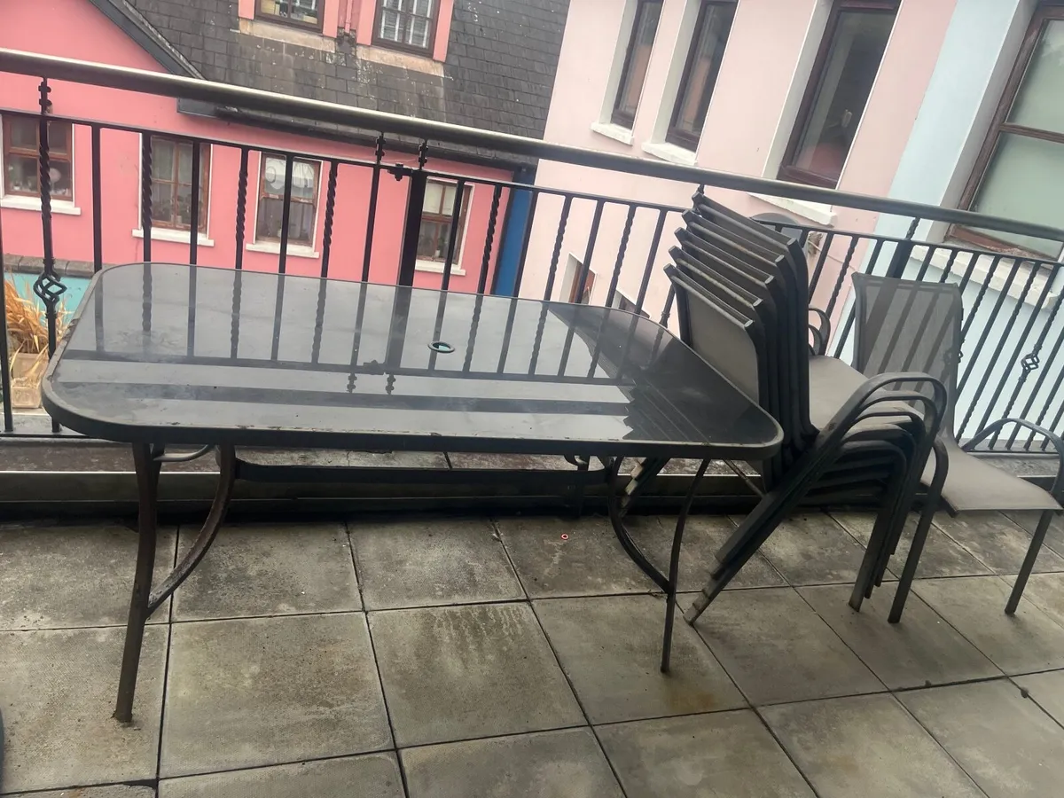 Chairs and table - Image 3