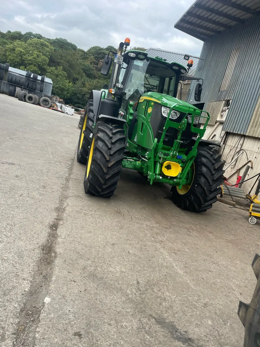 John Deere 220M - Image 2