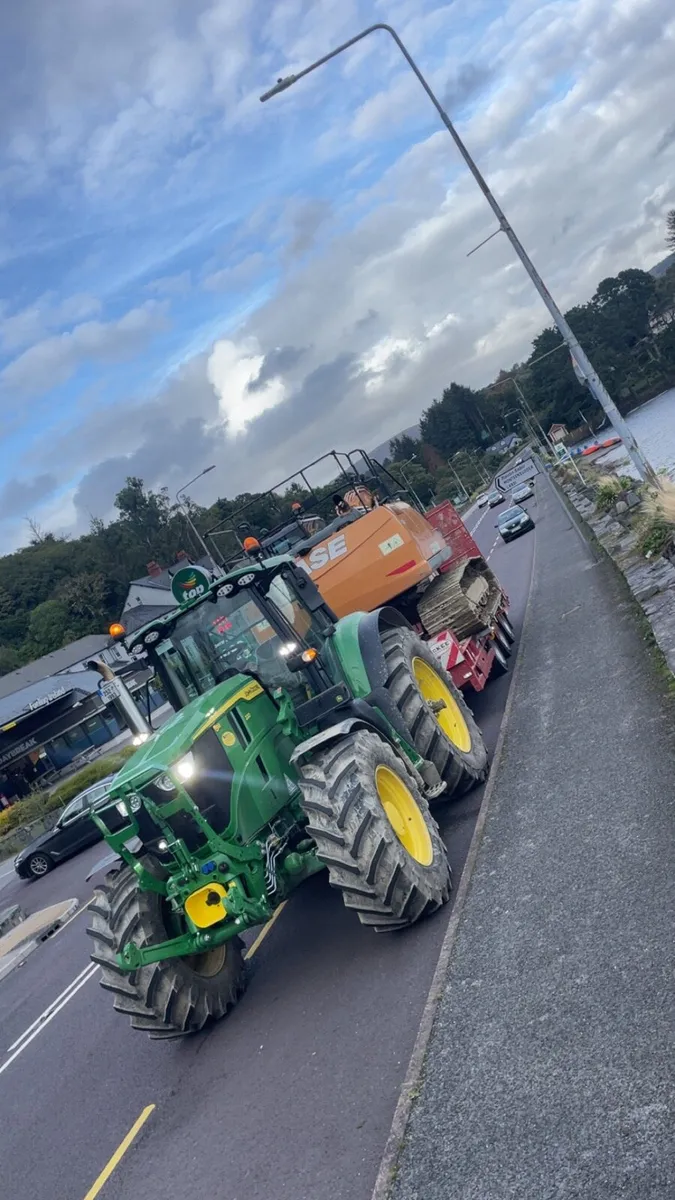 John Deere 220M - Image 3