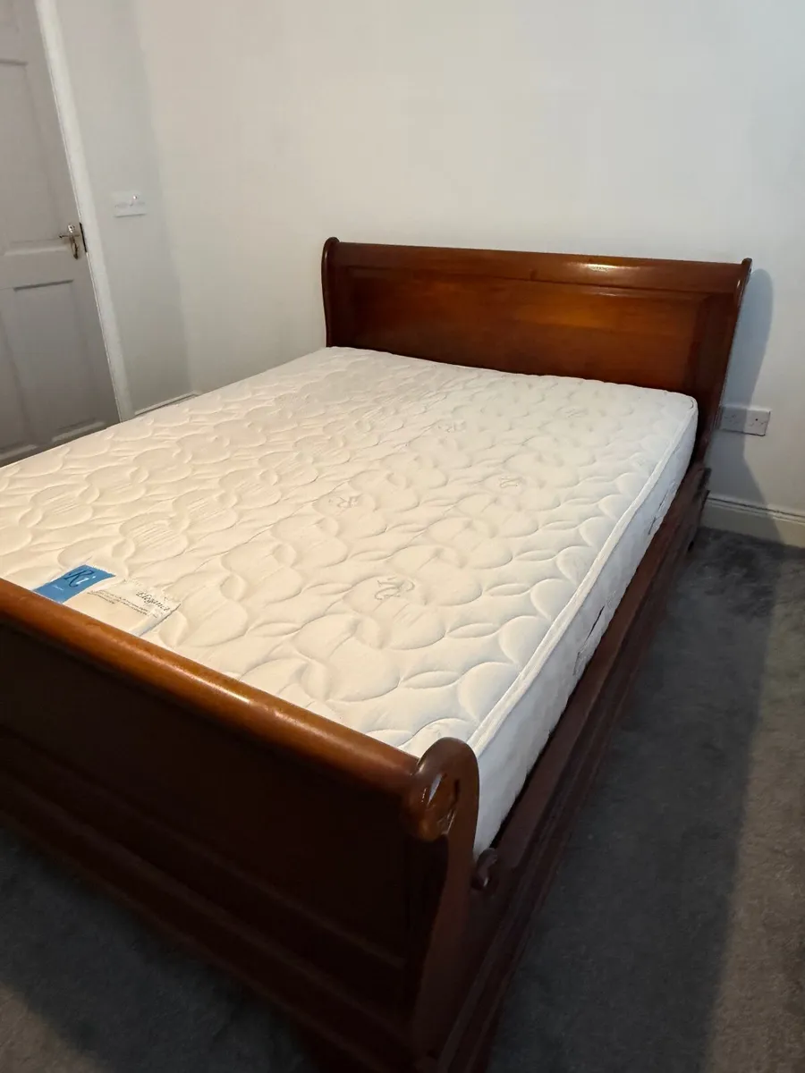 Bedroom furniture - Image 1