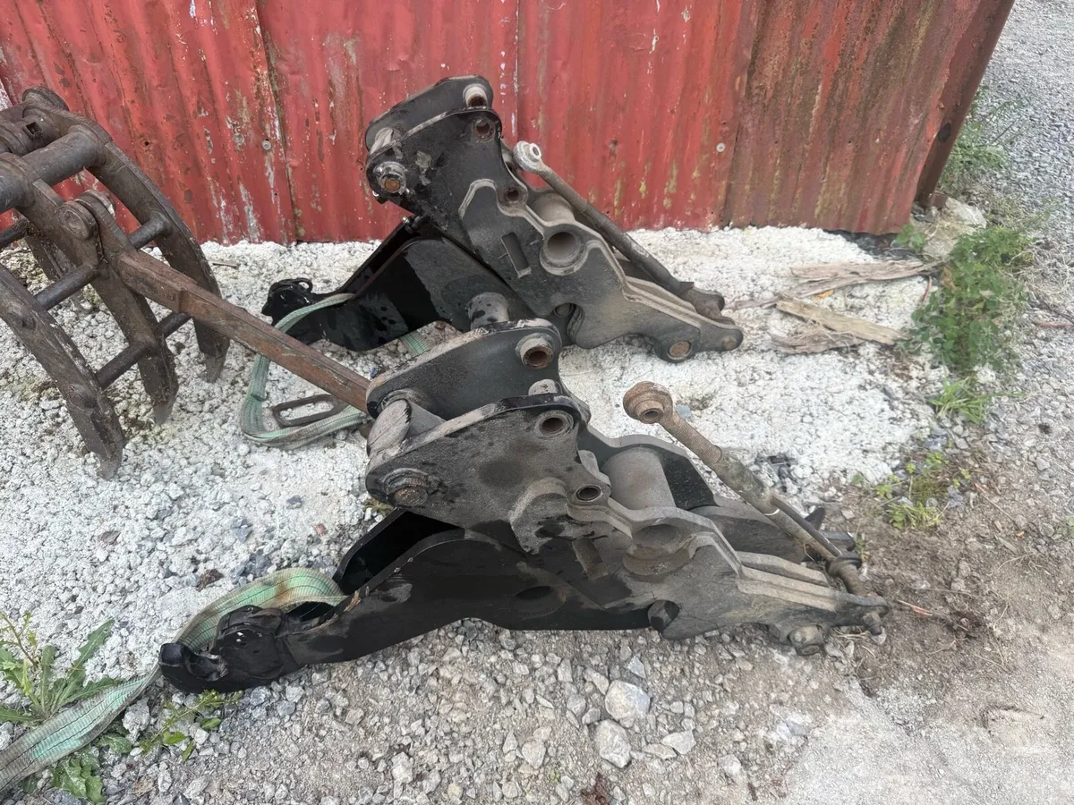 Truck body. Unimog lift arms. Palfinger crane. - Image 2
