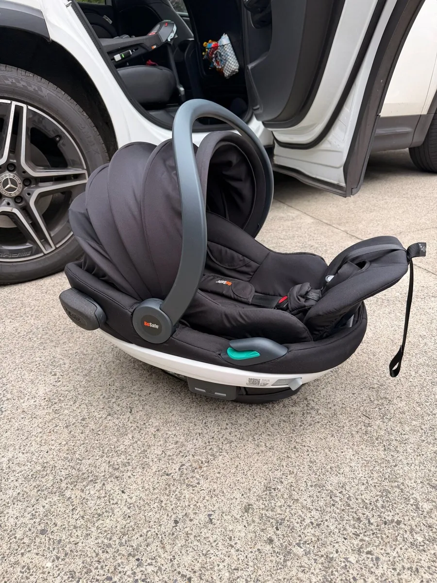 BeSafe Go Beyond Car seat with rotating base - Image 1