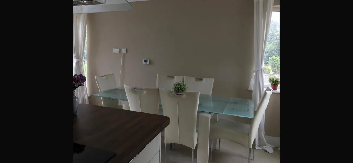 Table & 6 chairs