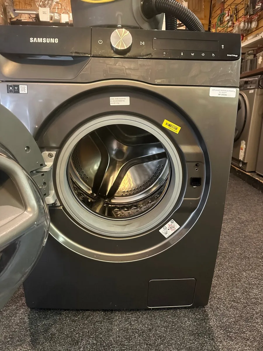 Washing machine - Image 1