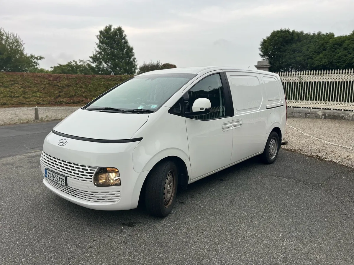 Hyundai Staria 18K km New CVRT Warranty - Image 4