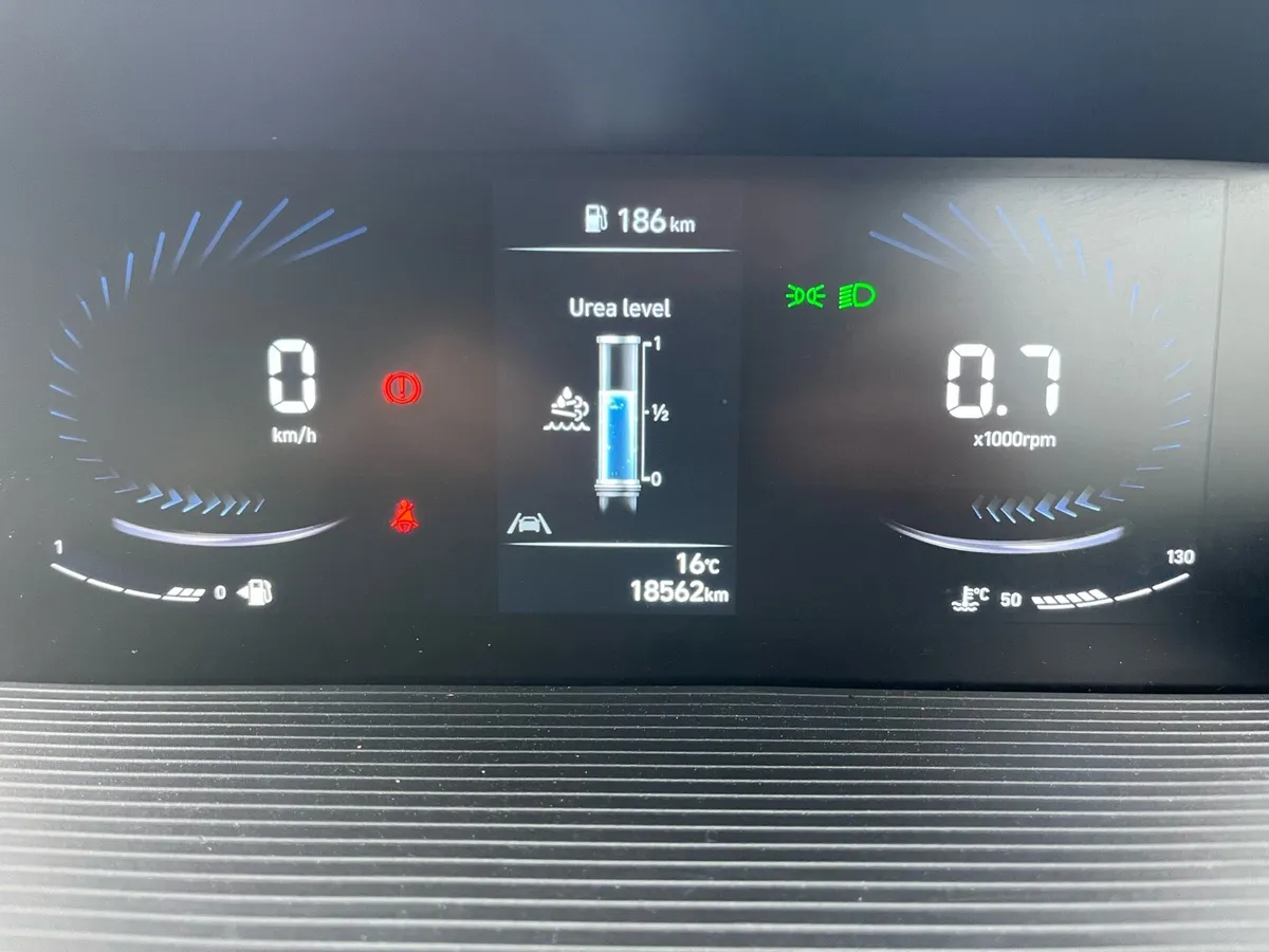 Hyundai Staria 18K km New CVRT Warranty - Image 2