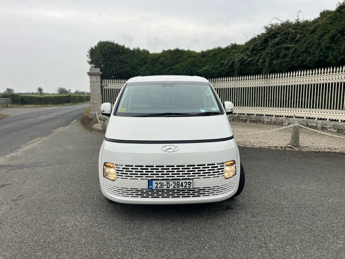 Hyundai Staria 18K km New CVRT Warranty - Image 3