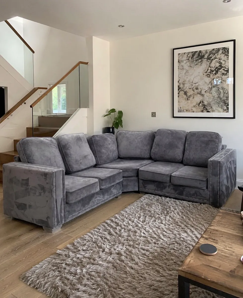 Grey L corner sofa - Image 1