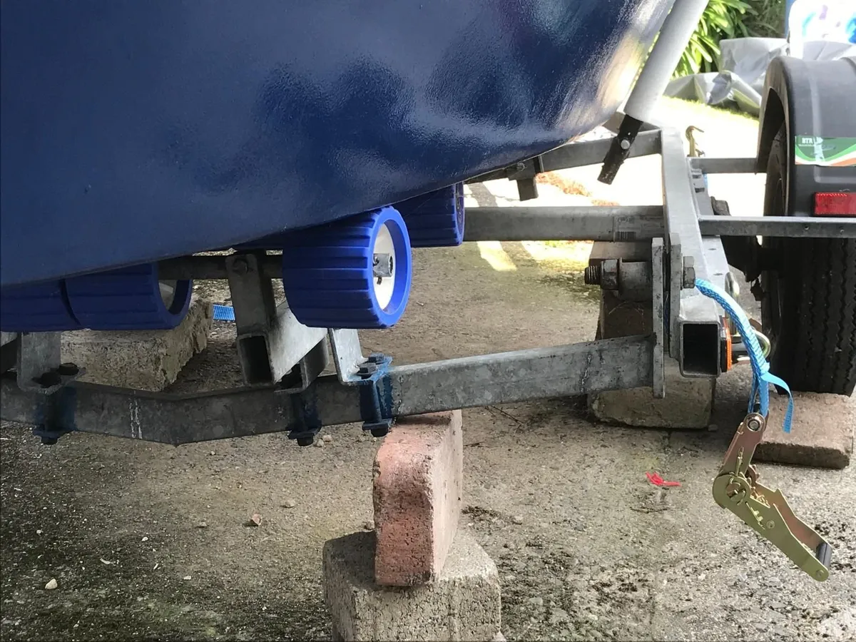 Boat  and Trailer - Image 3