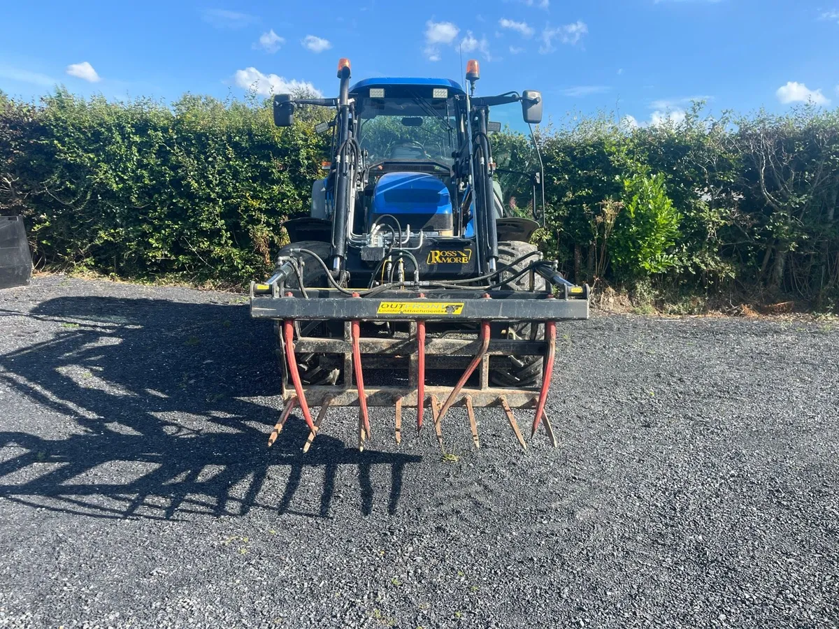 New Holland TM120 with Rossmore FL105 Loader - Image 3