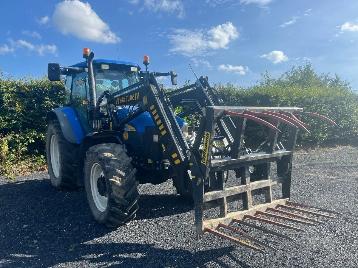 New Holland TM120 with Rossmore FL105 Loader - Image 4