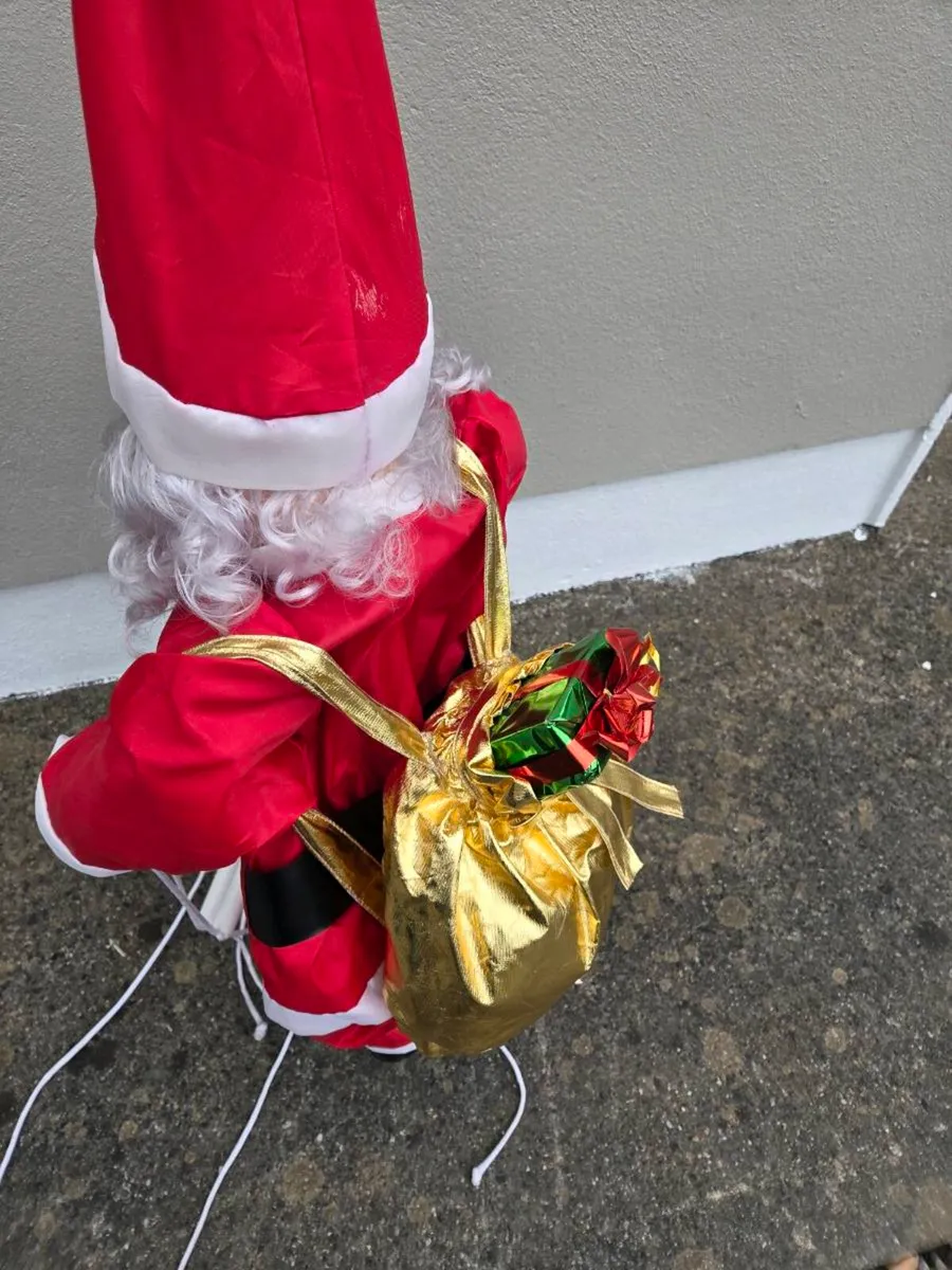 Santa on ladder - Image 3