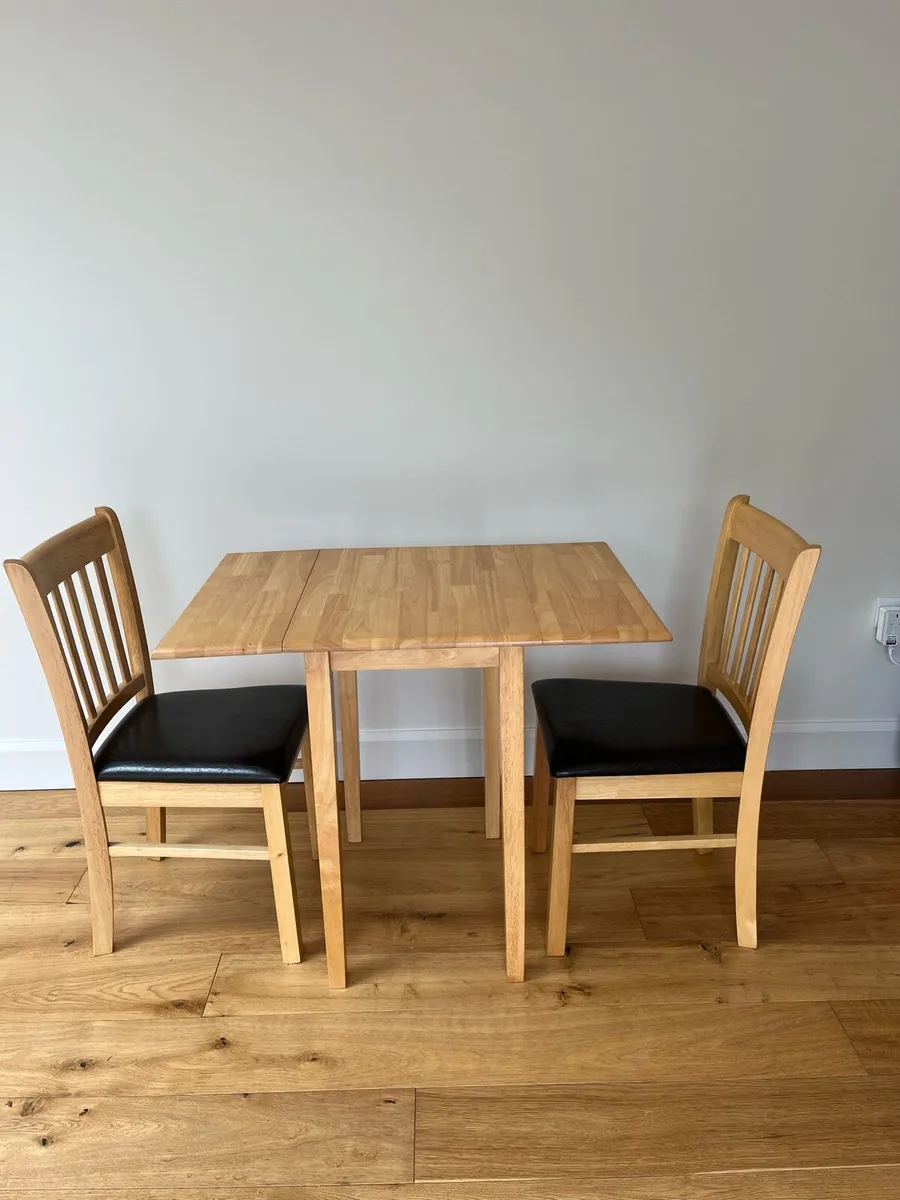 Dining table and chairs - Image 1
