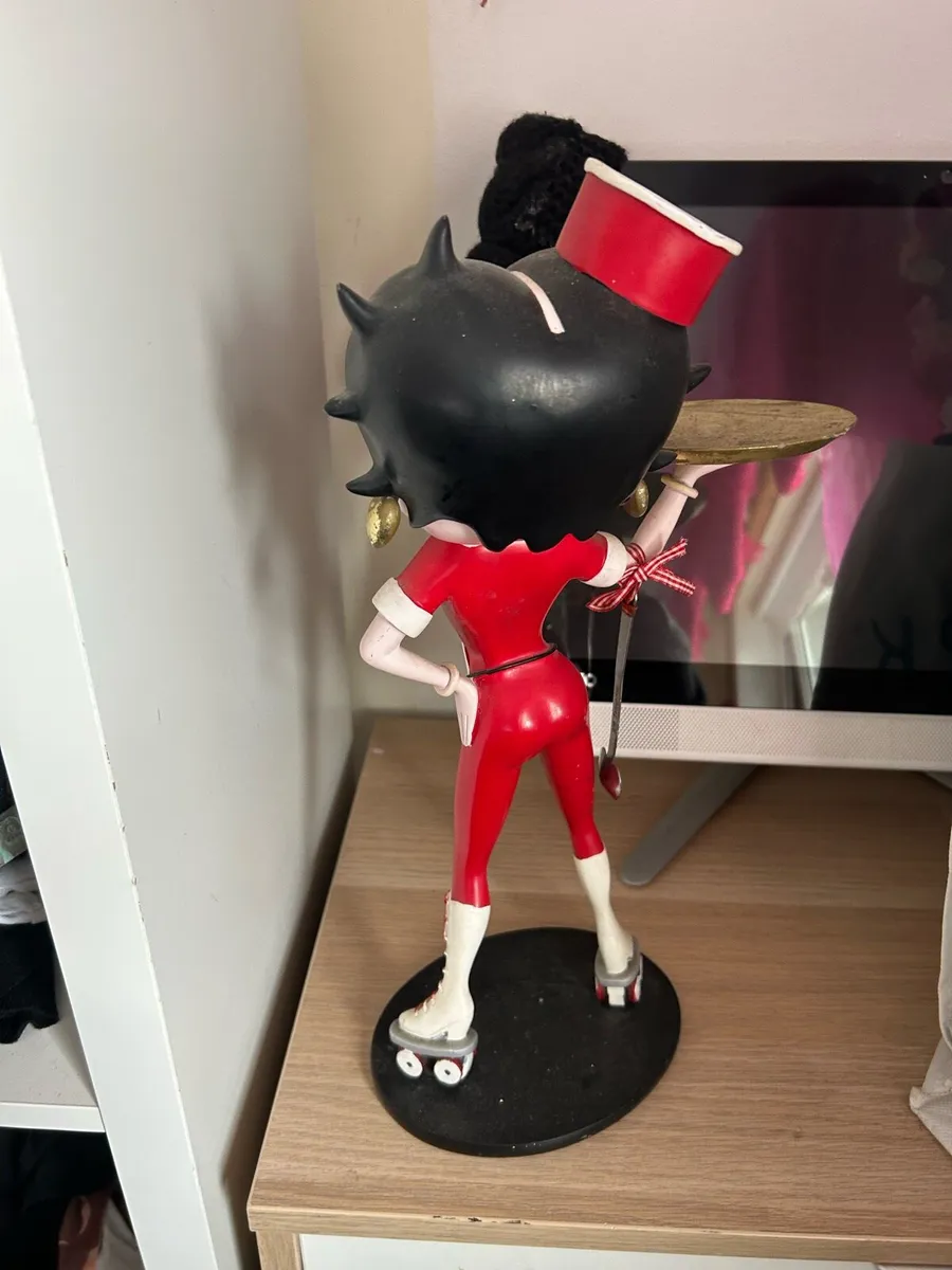 Vintage Roller Skate Betty Boop Statue Collectible - Image 2