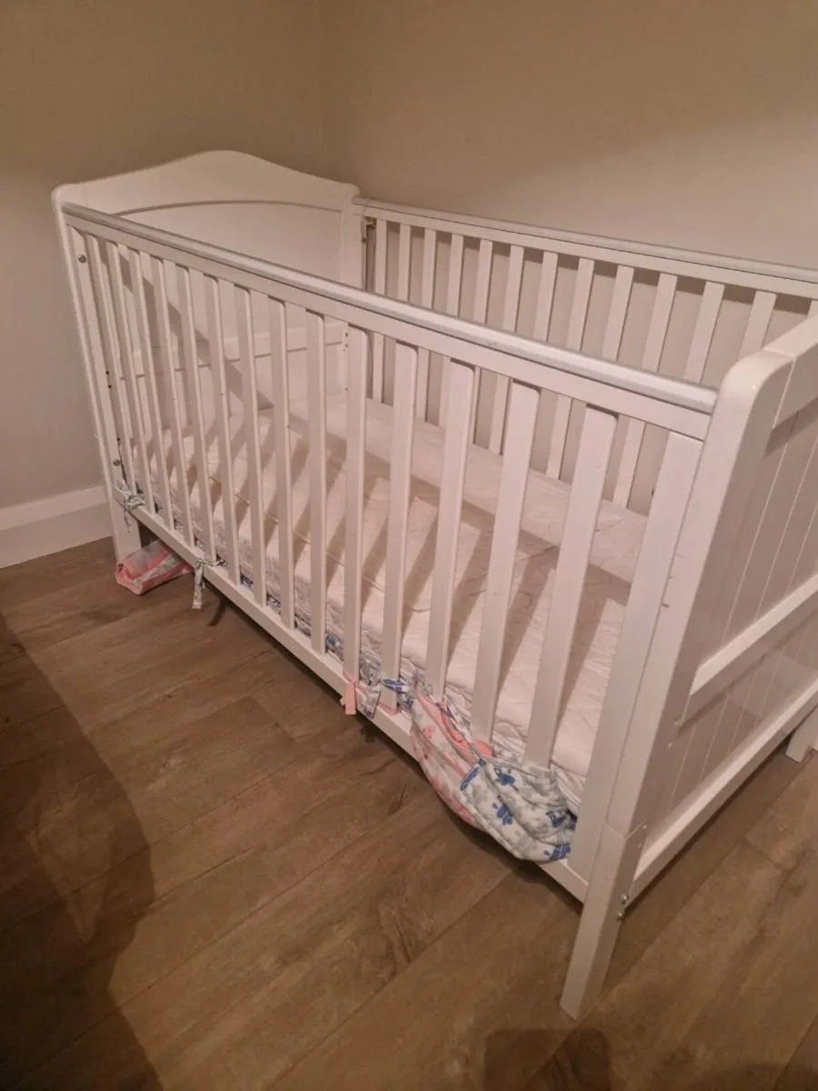 Cot - Image 1