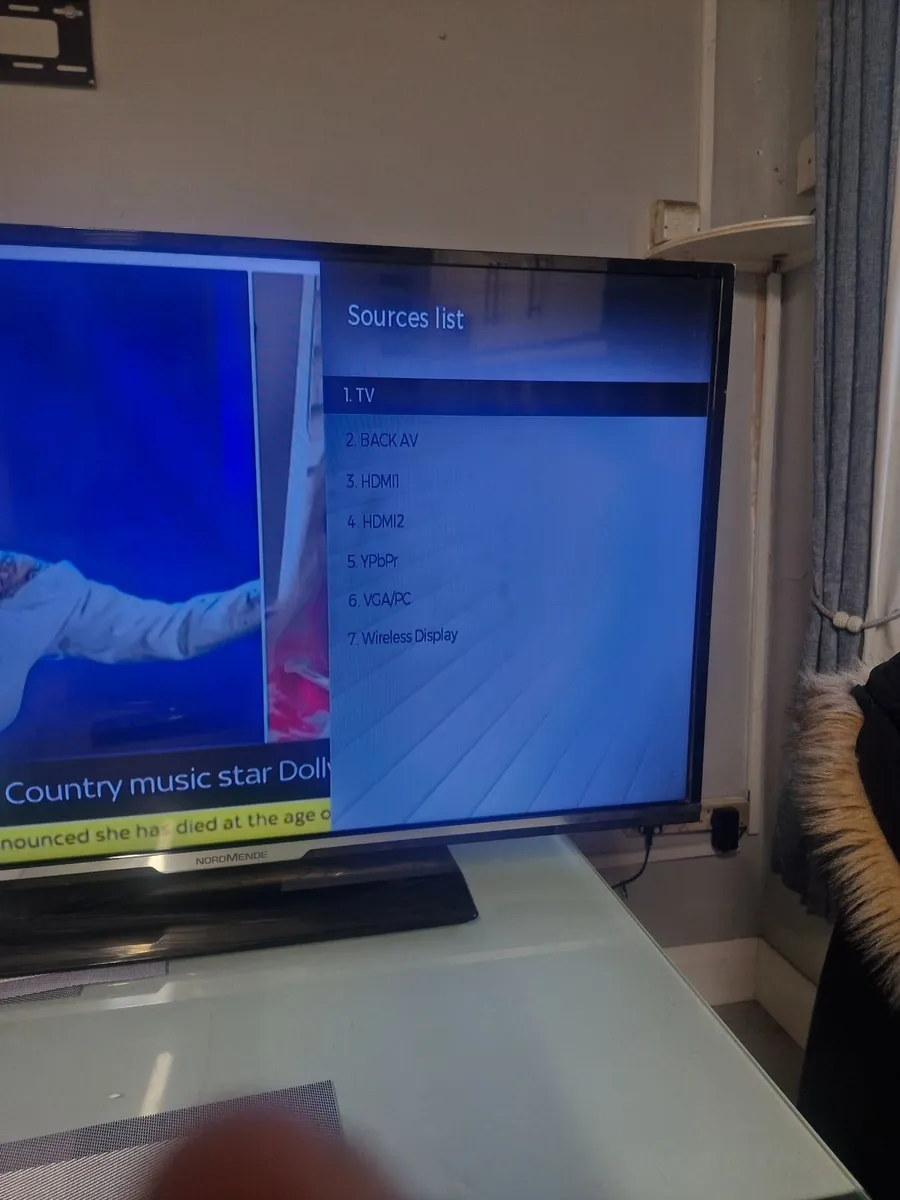 NORMENDE 43IN SMART TV - Image 1