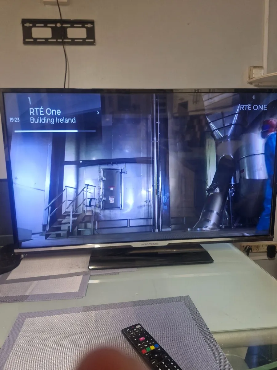 NORMENDE 43IN SMART TV - Image 3