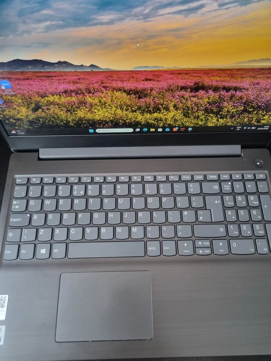 Lenovo v15 g1 - Almost brand new - Image 2