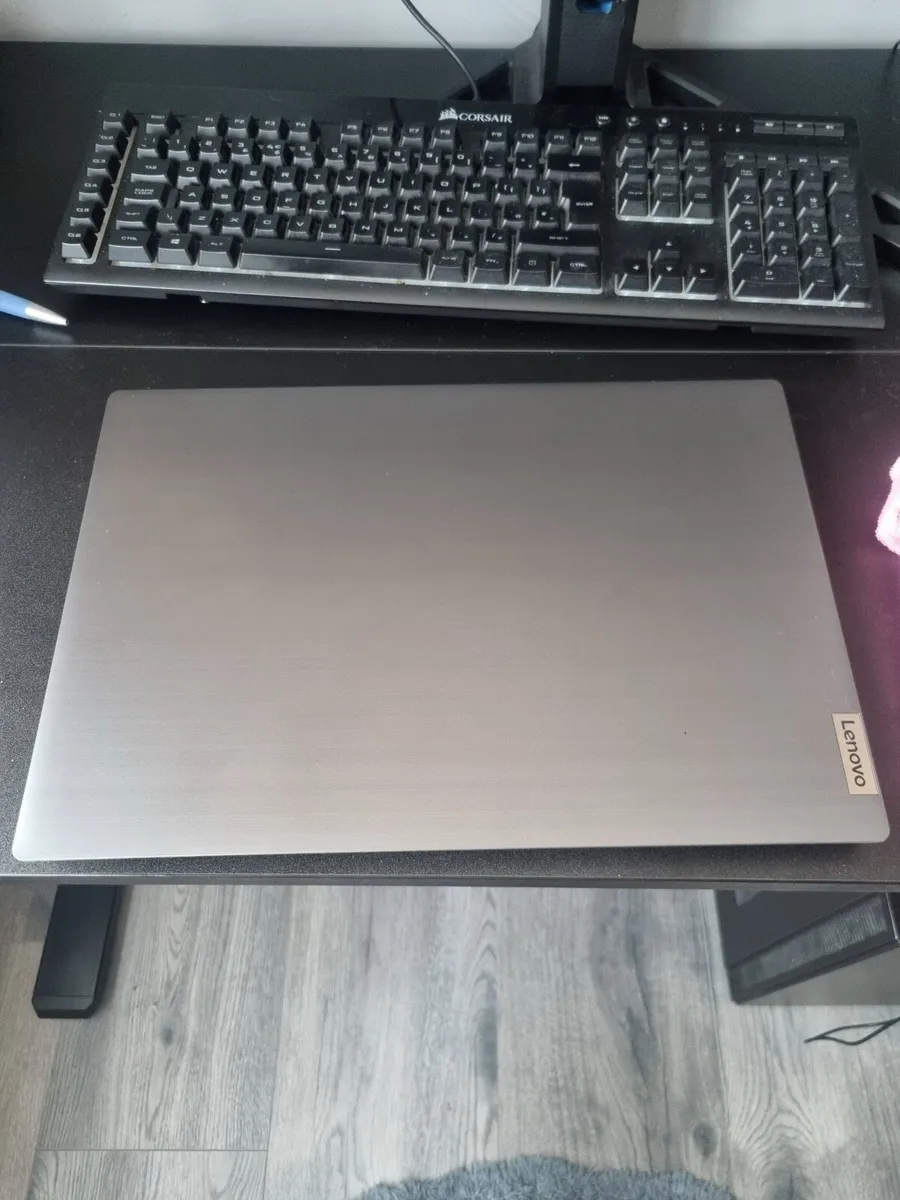Lenovo v15 g1 - Almost brand new - Image 4